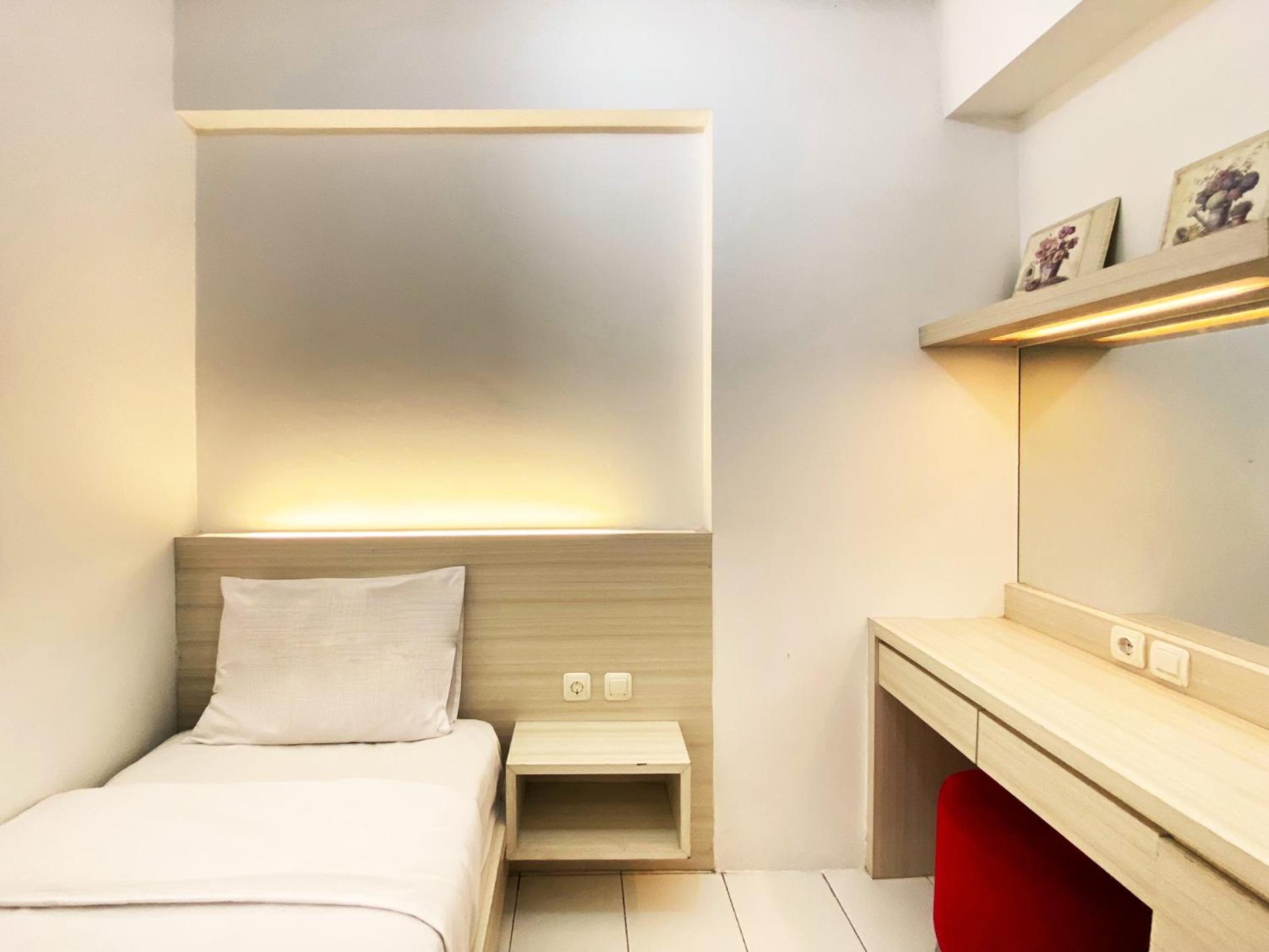 Fancy Designed 2br At Gateway Ahmad Yani Cicadas By Travelio